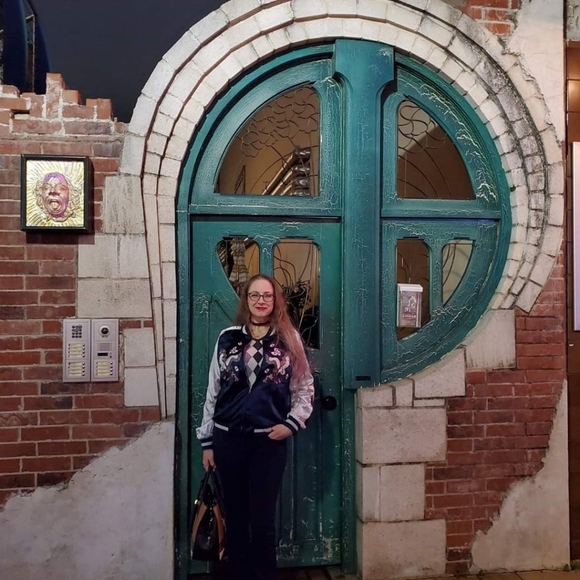 Meet your Posher, Janeye - Picture 1 of 4